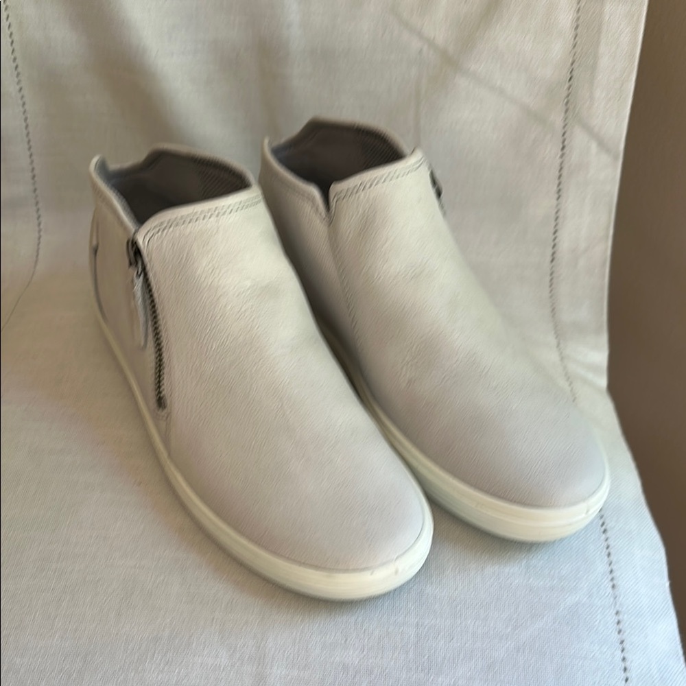 Ecco Women's Ankle Boots in Light Gray